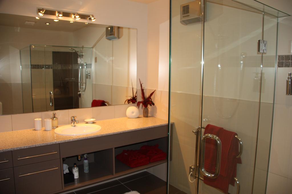 Dock Bay Lodge Те Анау Екстериор снимка